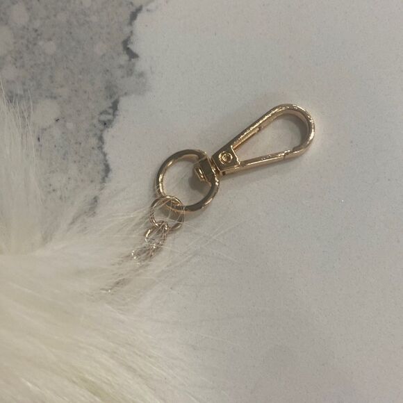 Fox Tail Keychain - Picture 3 of 3